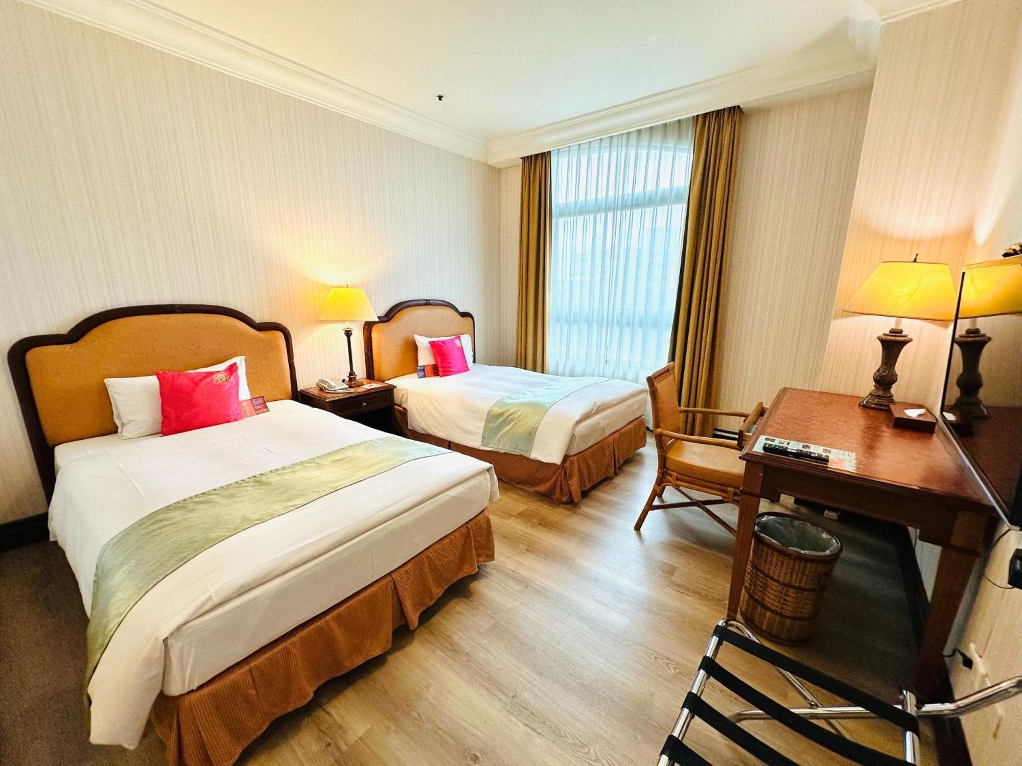 Wei-Yat Grand Hotel Tainan Exterior photo