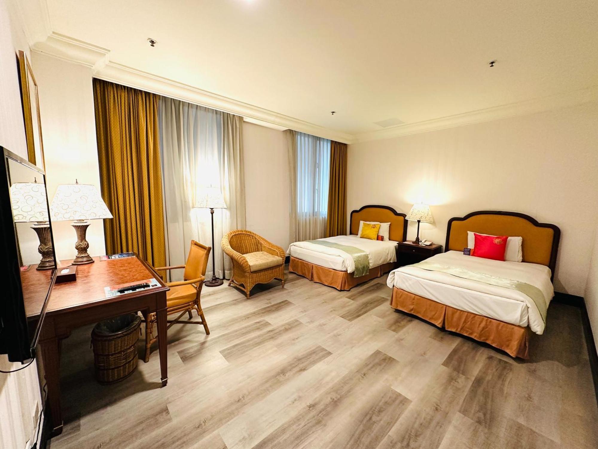 Wei-Yat Grand Hotel Tainan Exterior photo