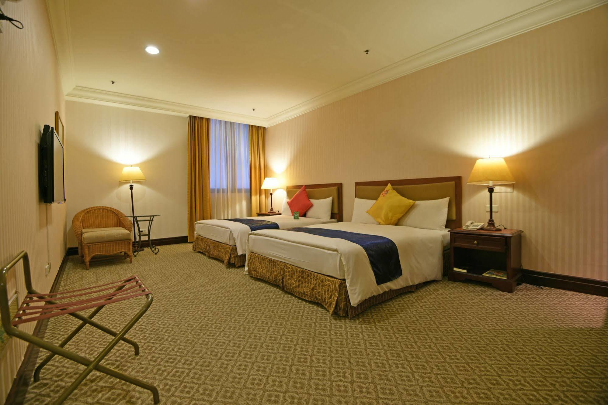 Wei-Yat Grand Hotel Tainan Exterior photo