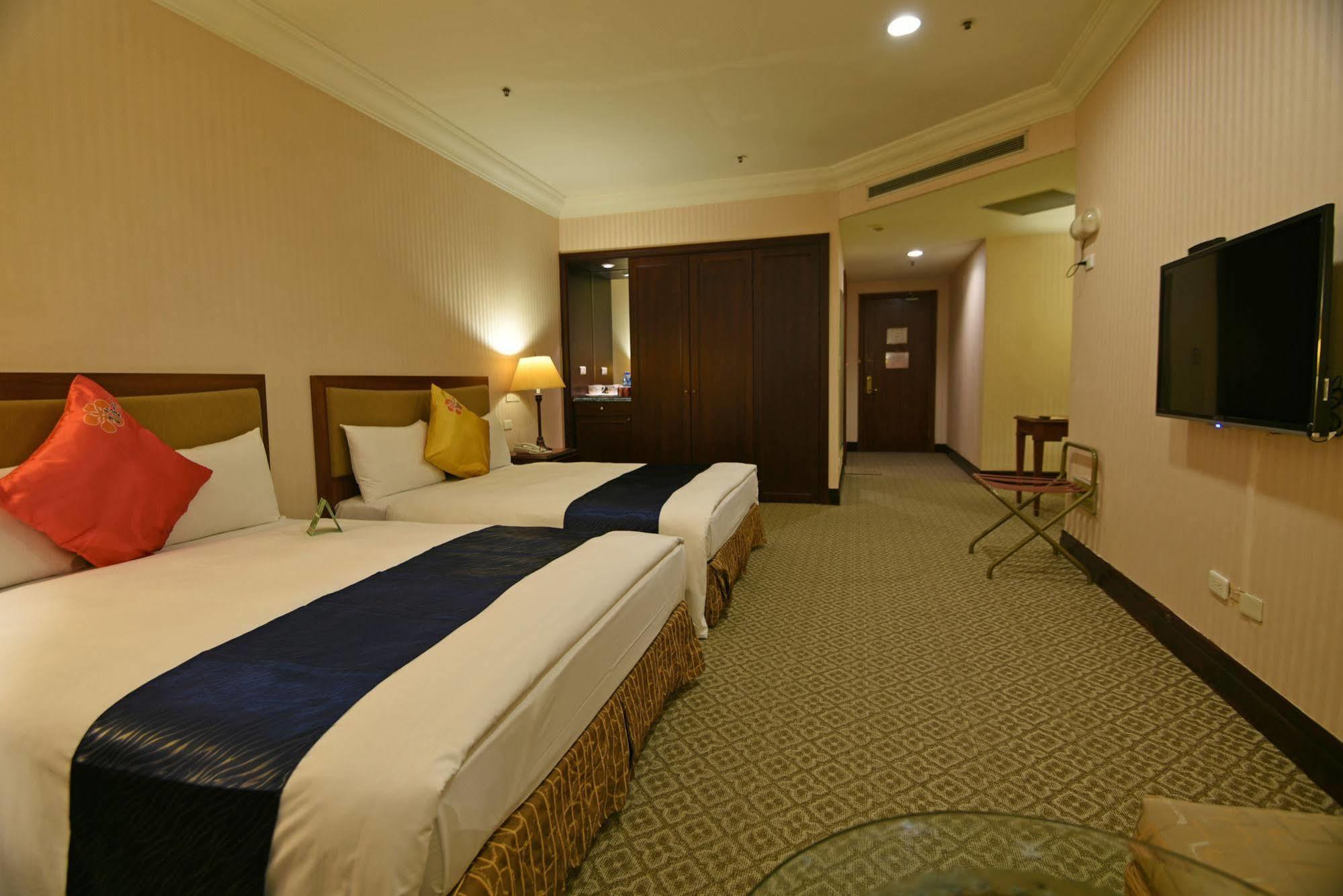 Wei-Yat Grand Hotel Tainan Exterior photo